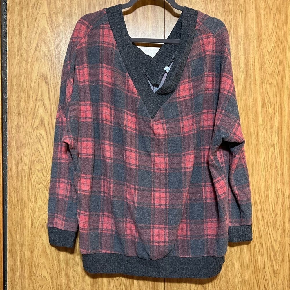 P & Rose Plaid V-Neck Top Woamns Size Small